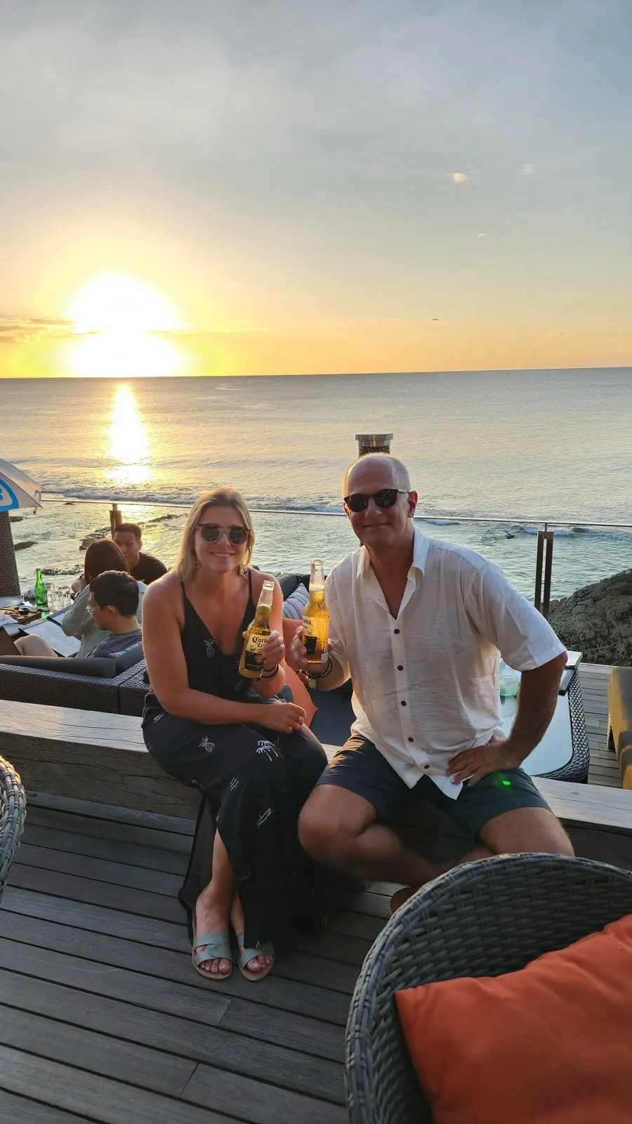 Brinde ao pôr do sol em Bali, Indonésia